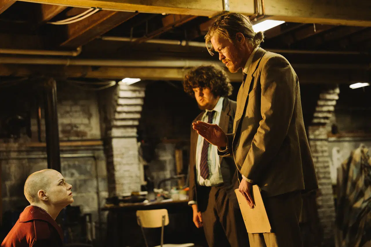 İnsan dünyanın kurdudur 2 İnsan dünyanın kurdudur