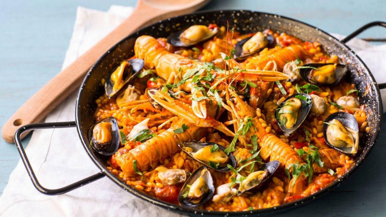 İspanya’dan sofralarınıza: Deniz mahsullü paella tanımı