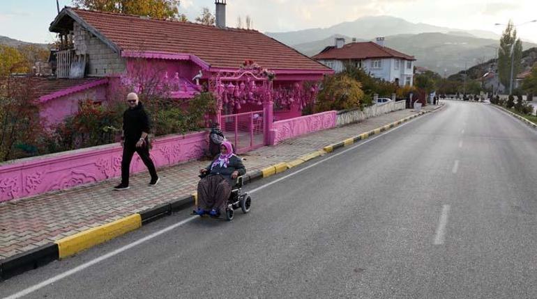 Isparta'nın Barbie'si hayaline kavuştu: Dışarı çıkıp komşularıma hava atmak istiyorum 1 Isparta'nın Barbie'si hayaline kavuştu: Dışarı çıkıp komşularıma hava atmak istiyorum