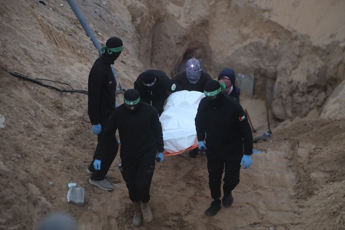 İsrail, Hamas'ın Teslim Ettiği 3 Cesedin Esirlere Ait Olmadığını Kesin Bir Şekilde İddia Ediyor 2 İsrail, Hamas'ın Teslim Ettiği 3 Cesedin Esirlere Ait Olmadığını Kesin Bir Şekilde İddia Ediyor