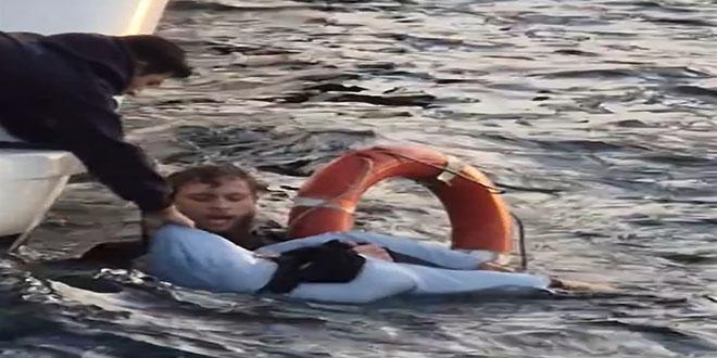 İstanbul Boğazı’nda İlginç Bir İnsanlık Dersi: Vapurdan Düşen Turisti Kurtaran Başka Bir Turist!