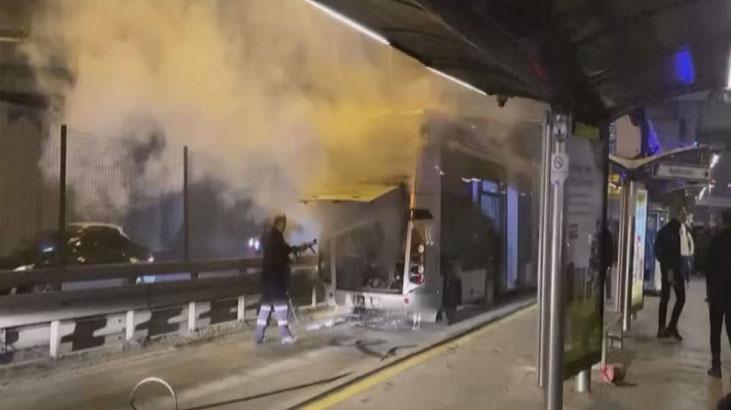 İstanbul Edirnekapı’da metrobüsün motor kısmında yangın çıktı