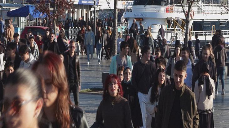 İstanbul’da yazdan kalma bir gün! Güneşli havayı fırsat bilenler sahillere akın etti 5 İstanbul’da yazdan kalma bir gün! Güneşli havayı fırsat bilenler sahillere akın etti