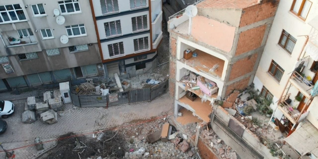 İstanbul'un Gözbebeği: Yıkılan Bina ile Ortaya Çıkan Müteahhitlik Şaheseri!