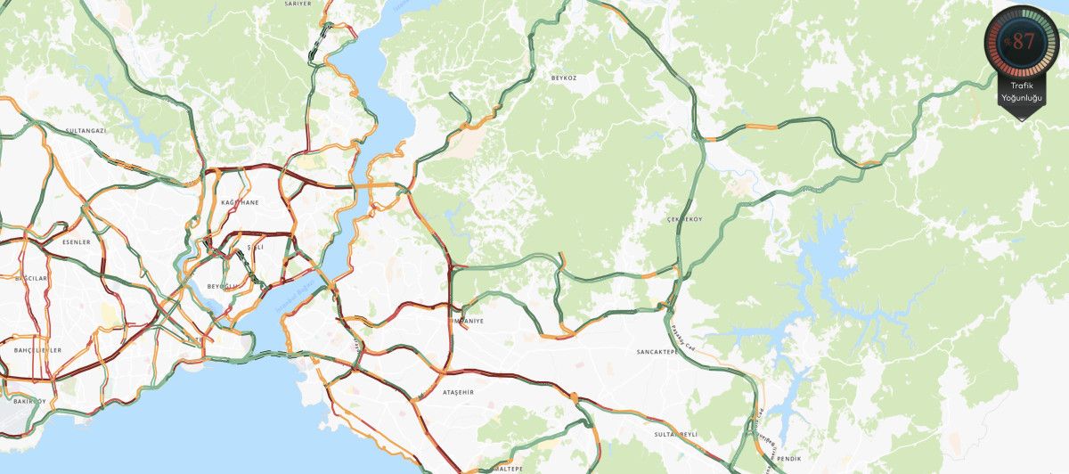 İstanbul'un Yağmurlu Trafik Labirenti: Yoğunluk Yüzde 90'a Dayandı!