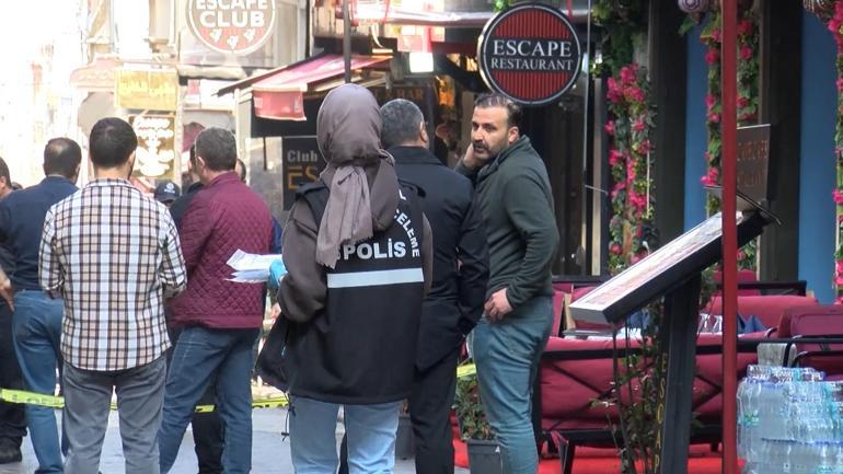 İstiklal Caddesi'nde silahlı kavga! 2 yaralı 1 İstiklal Caddesi'nde silahlı kavga! 2 yaralı
