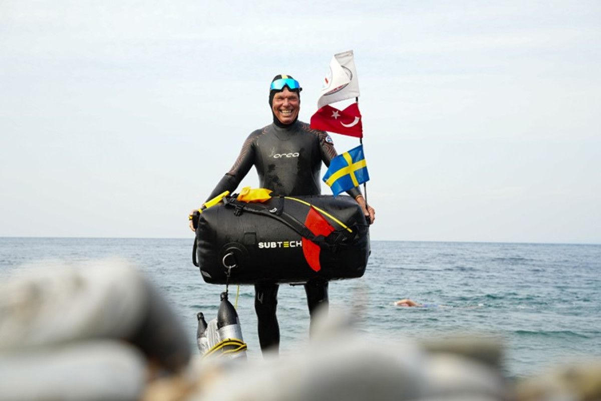 İsveçli Yüzücü Tammi'ye Türkiye'den Coşkulu Davul Zurna Uğurlaması 1 İsveçli Yüzücü Tammi'ye Türkiye'den Coşkulu Davul Zurna Uğurlaması