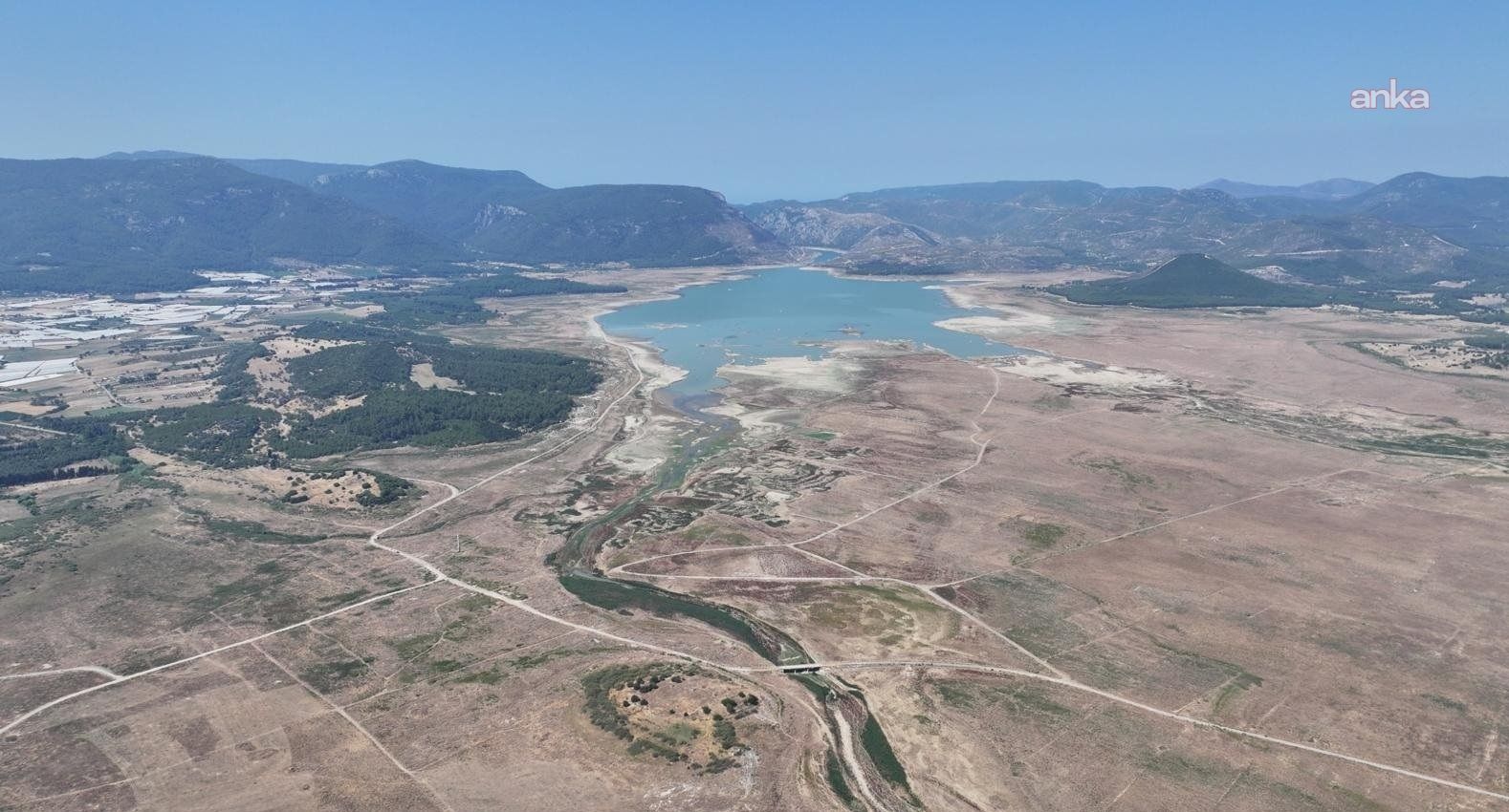 İzmir'in Susuzluk Korkusu: Uzmanlar Barajların Durumunu Değerlendiriyor!