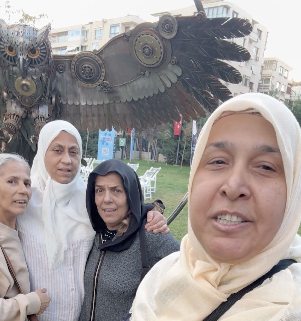 İzmirli Roman Kadınların Çöpten Sanat Eserlerine Dair Farklı Yorumlar 4 İzmirli Roman Kadınların Çöpten Sanat Eserlerine Dair Farklı Yorumlar