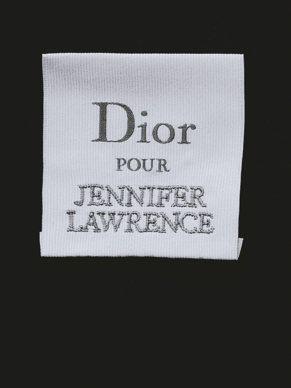 Jennifer Lawrence, Jonathan Anderson İmzalı Dior Elbisesiyle Büyüledi 3 Jennifer Lawrence, Jonathan Anderson İmzalı Dior Elbisesiyle Büyüledi
