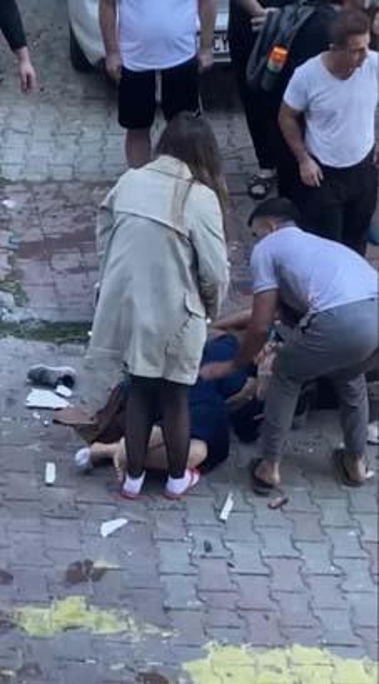 Kağıthane'de okul yolunda kaza! Sokak savaş alanına döndü: 2’si çocuk 4 yaralı 2 Kağıthane'de okul yolunda kaza! Sokak savaş alanına döndü: 2’si çocuk 4 yaralı