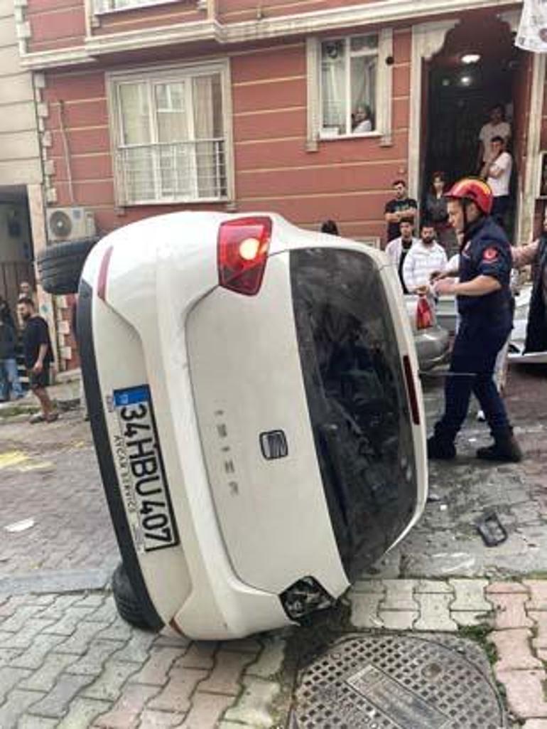 Kağıthane'de okul yolunda kaza! Sokak savaş alanına döndü: 2’si çocuk 4 yaralı 3 Kağıthane'de okul yolunda kaza! Sokak savaş alanına döndü: 2’si çocuk 4 yaralı