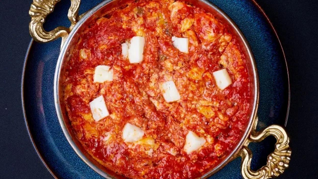 Kahvaltıya sıcak dokunuş: Peynirli menemen tanımı