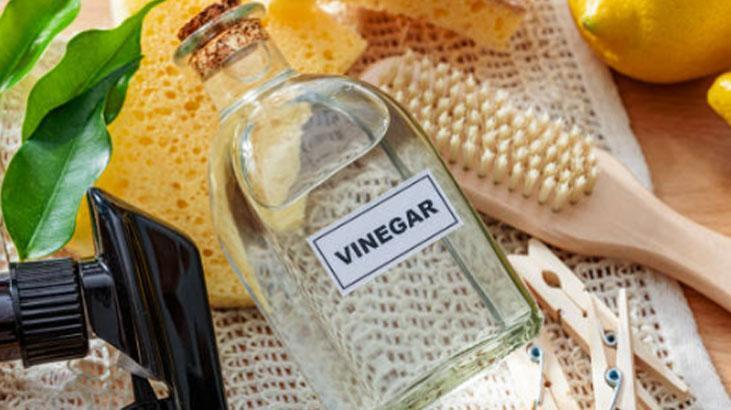 Kalaylamaya gerek yok! Tek hamlede çaydanlıklar ayna gibi parlayacak