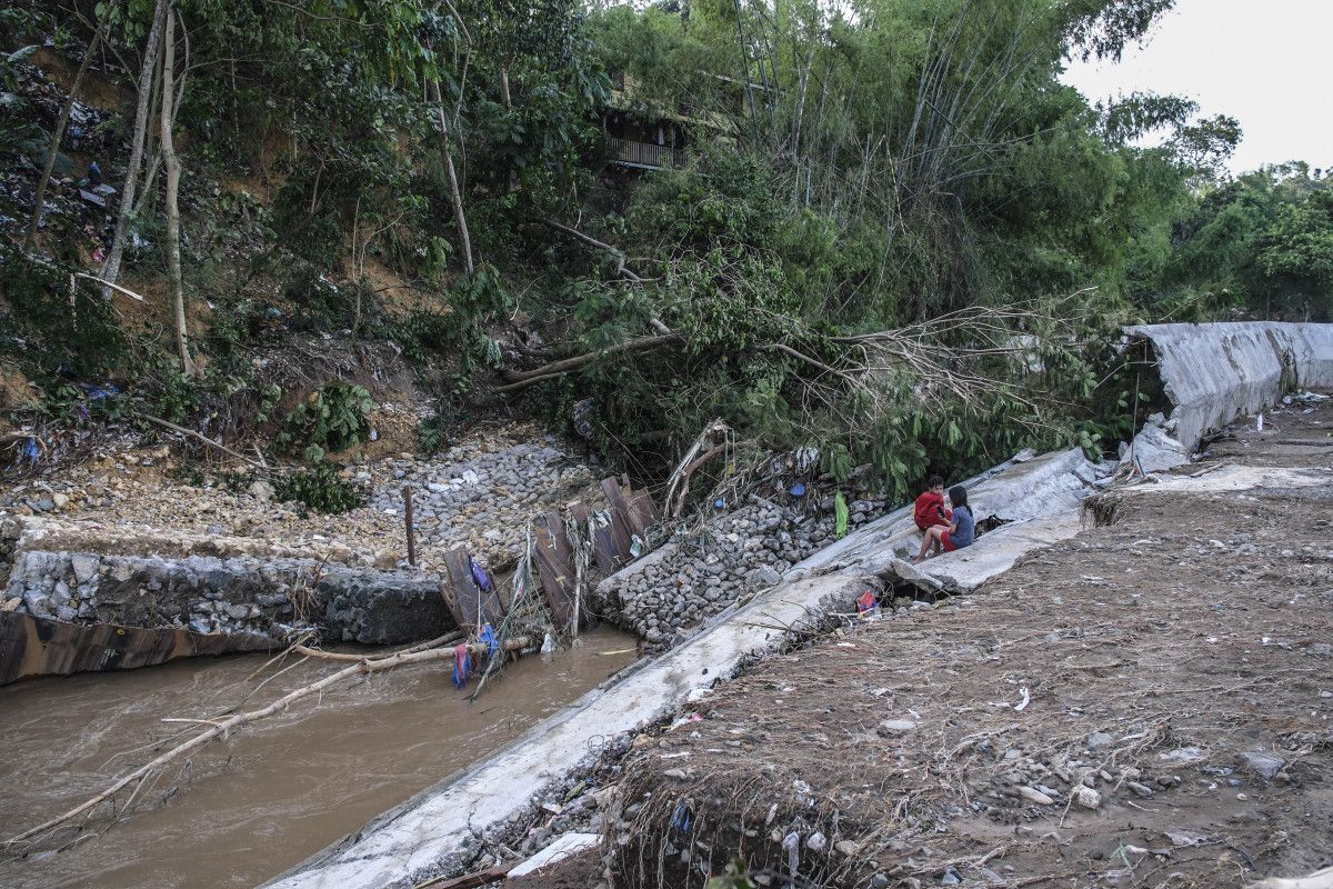 Kalmaegi Tayfunu Filipinler'de Can Kayıplarını Artırıyor 2 Kalmaegi Tayfunu Filipinler'de Can Kayıplarını Artırıyor