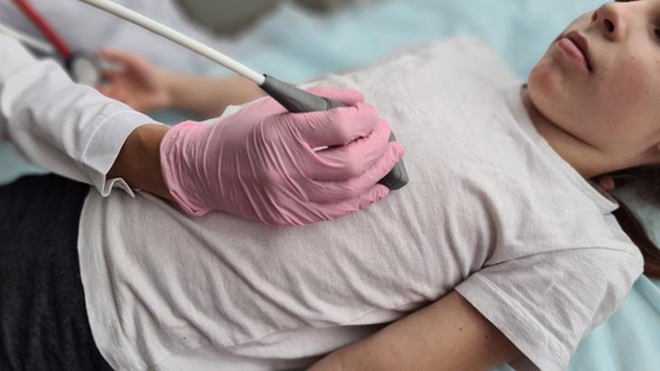 Kalpteki delik artık korkutmuyor: Modern kapalı yöntemle 15 dakikada tedavi