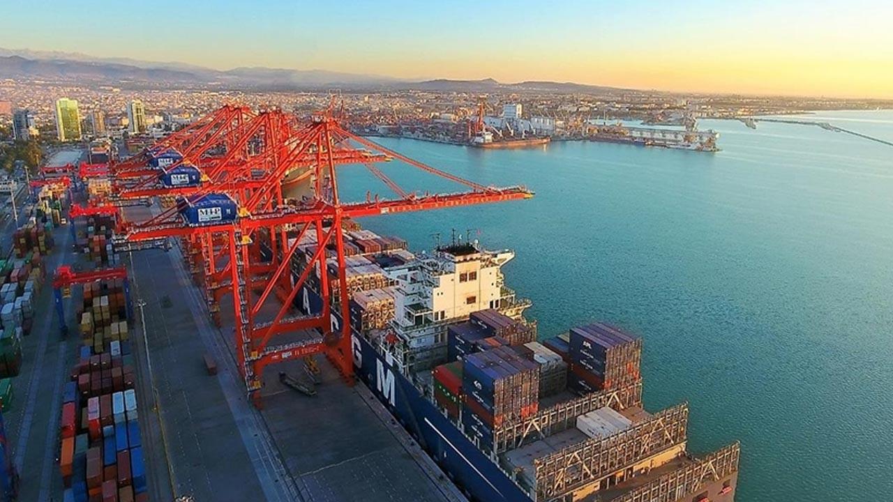 Kapasitesi arttırılmıştı… Mersin Limanı’na 400 metrelik gemi yanaştı