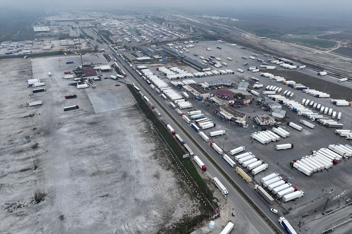 Kapıkule'de Çift Yönlü 7 Km'lik Tır Kuyruğu Oluştu! 1 Kapıkule'de Çift Yönlü 7 Km'lik Tır Kuyruğu Oluştu!