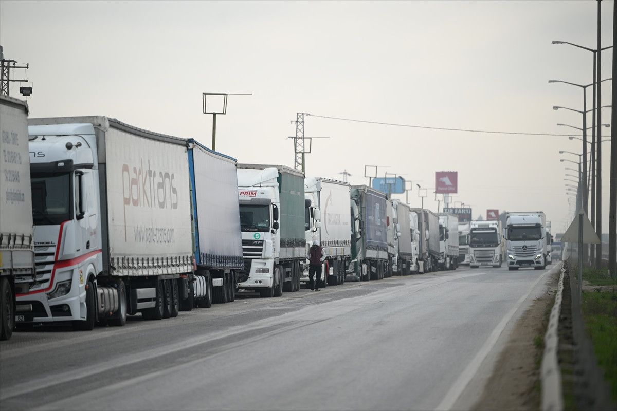 Kapıkule'de Çift Yönlü 7 Km'lik Tır Kuyruğu Oluştu! 2 Kapıkule'de Çift Yönlü 7 Km'lik Tır Kuyruğu Oluştu!