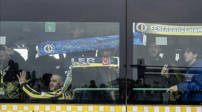 Kapışma Arenası: Beşiktaş ve Fenerbahçe'nin Arenasında Canlı Anlatım! 13 Kapışma Arenası: Beşiktaş ve Fenerbahçe'nin Arenasında Canlı Anlatım!
