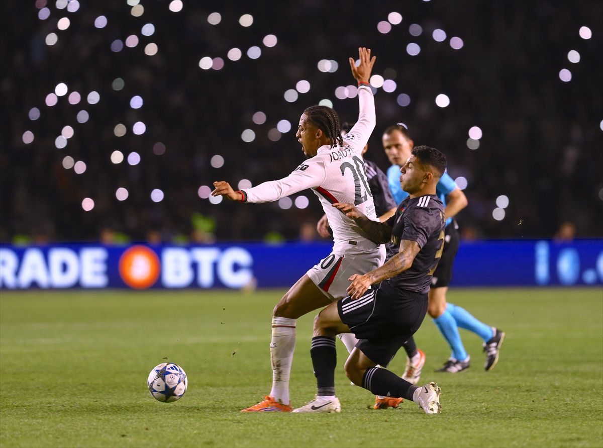 Karabağ ve Chelsea: Heyecan Dolu Beraberlik Mücadelesi! 2 Karabağ ve Chelsea: Heyecan Dolu Beraberlik Mücadelesi!