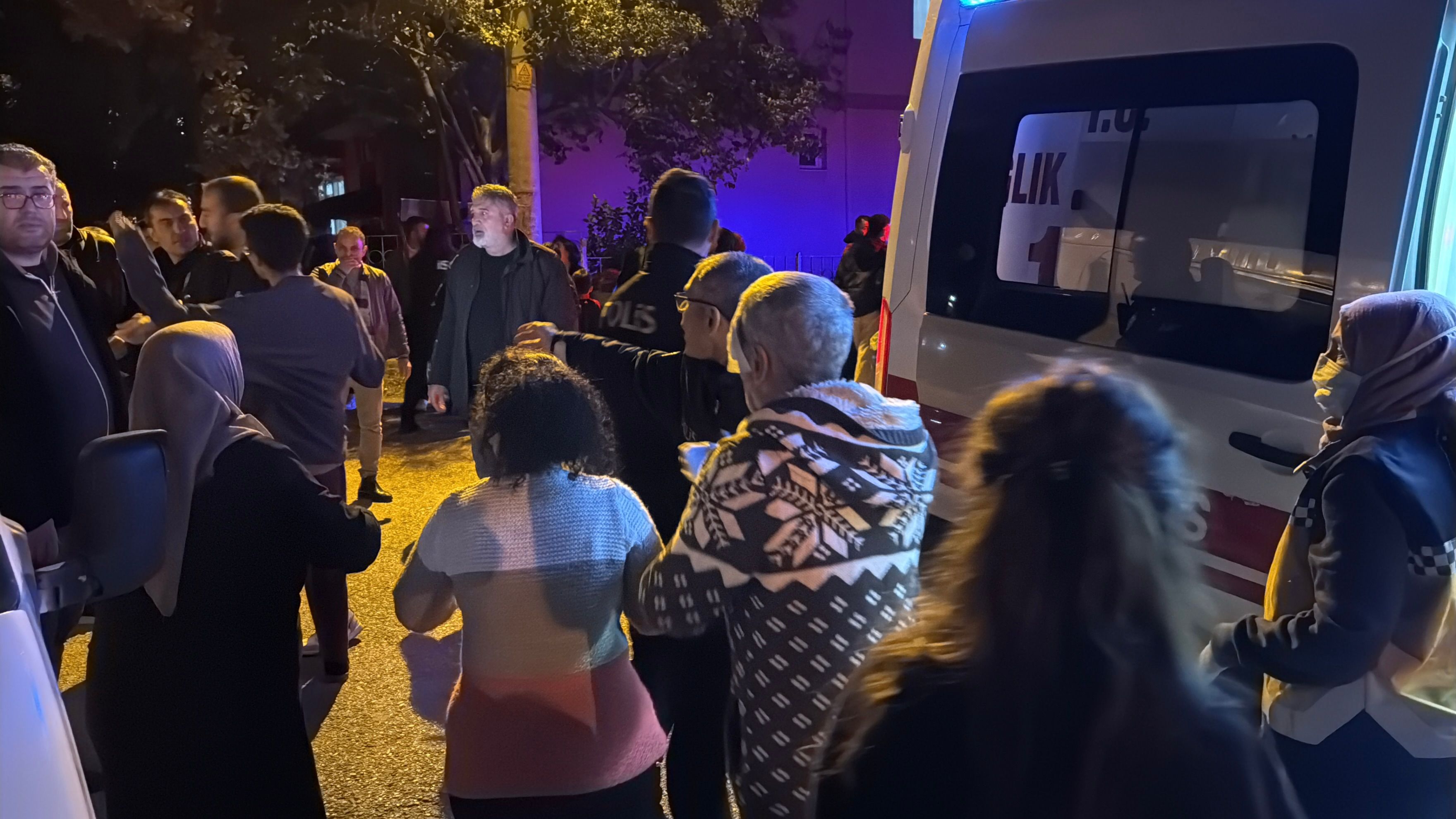 Karabük'te Korku Dolu Anlar: Apartman Dairesi Alev Alev Yandı! 1 Karabük'te Korku Dolu Anlar: Apartman Dairesi Alev Alev Yandı!