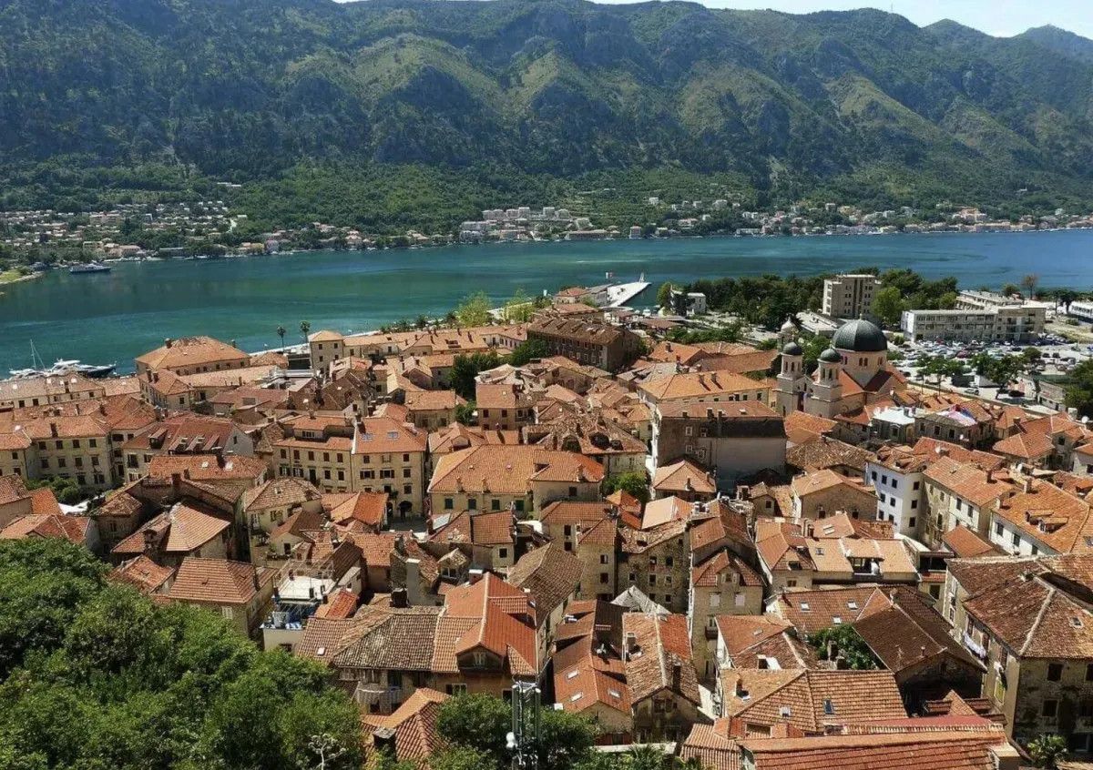 Karadağ'ın Türklere Vizesiz Seyahatleri İptal Kararı: Turlar Art Arda İptal Ediliyor