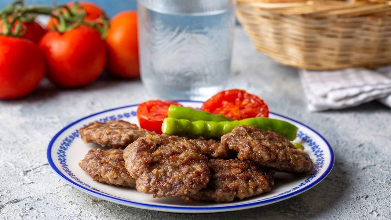 Karadeniz mutfağından sofralarınıza gelen enfes lezzet: MasterChef Akçaabat köftesi tanımı