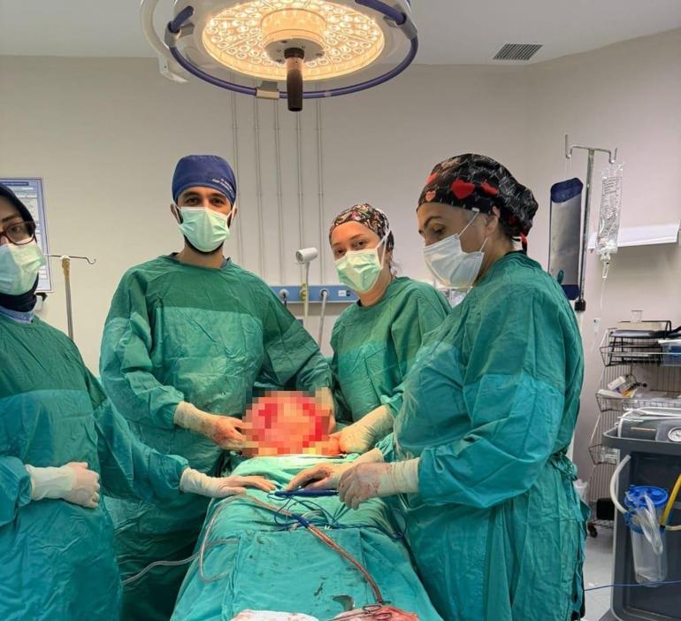 Karın ağrısı şikayetiyle gitti, hayatının şokunu yaşadı! "Hamile misin' diye soruyorlardı" 3 Karın ağrısı şikayetiyle gitti, hayatının şokunu yaşadı! "Hamile misin' diye soruyorlardı"