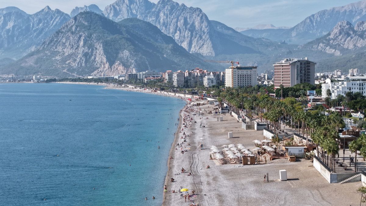 Kasım Ayında Konyaaltı Sahilinde Eşsiz Deniz Deneyimi 2 Kasım Ayında Konyaaltı Sahilinde Eşsiz Deniz Deneyimi