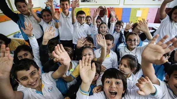 Kasım orta tatili bitiyor: Milyonlarca öğrenci yarın okula dönüyor!