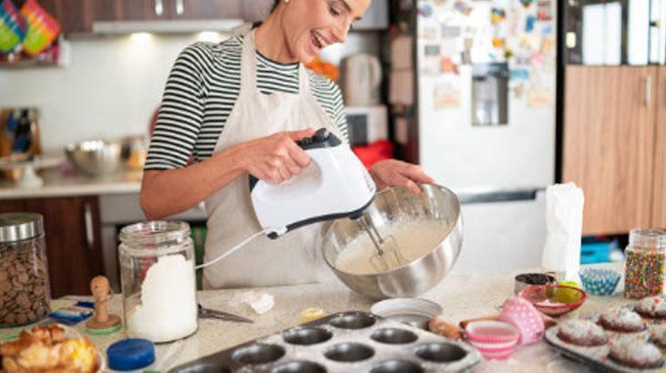 Kek kalıbında olur mu demeyin... Lezzeti harika! Kolay hazırlanan poğaça tarifi