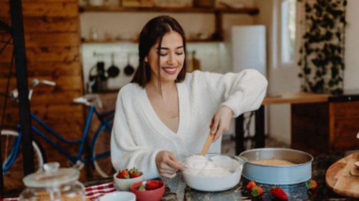 Kek kalıbında olur mu demeyin... Lezzeti harika! Kolay hazırlanan poğaça tarifi