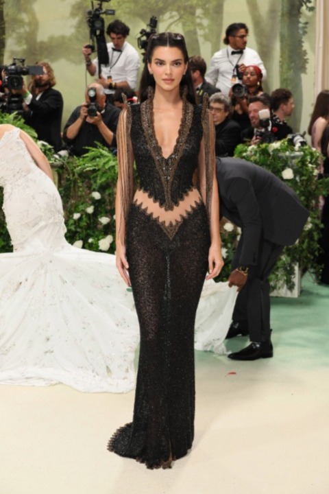 Kendall Jenner'ın Stil Algısı Yüksek Görünümleri 4 Kendall Jenner'ın Stil Algısı Yüksek Görünümleri