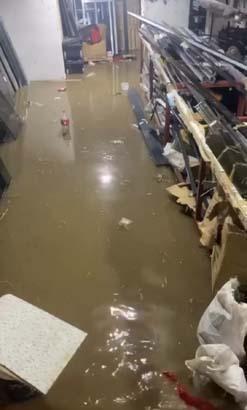 Kentte sağanak hayatı felç etti! Yollar göle döndü 8 Kentte sağanak hayatı felç etti! Yollar göle döndü