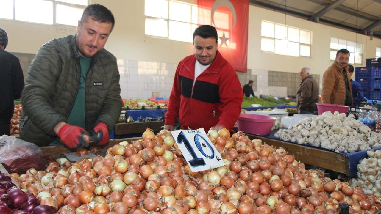 Kilosu 30 liraya çıkan soğan 7 aydır ekmek ve sudan daha ucuz