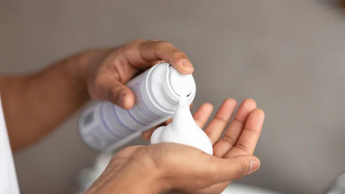 Kimyasal İçermeyen: Tıraş Köpüğü ile Yapılabilecek 7 Temizlik Hilesi