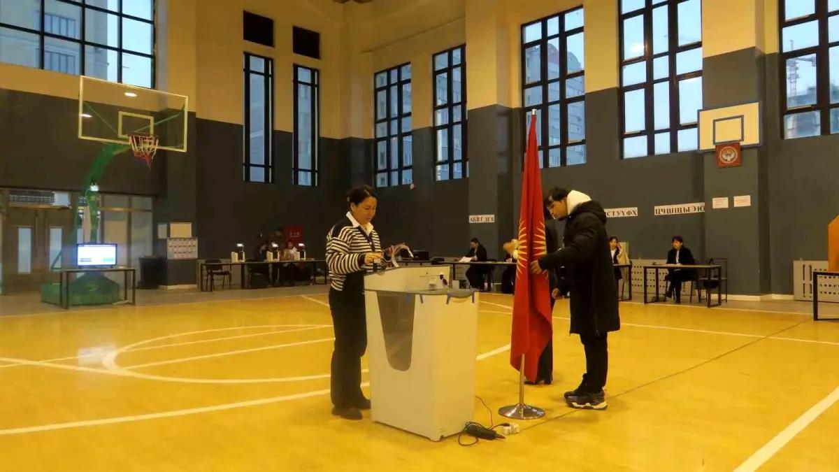 Kırgızistan’da Erken Parlamento Seçimleri Başladı