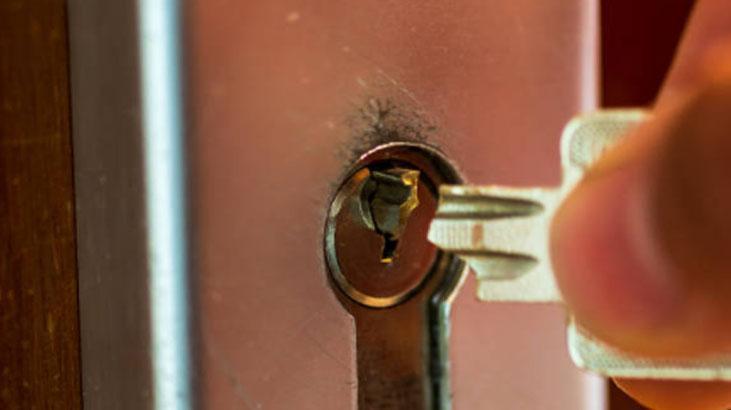 Kırılan anahtarı tek hamlede çıkarın! Yıldız tornavidayla zararsız çözüm