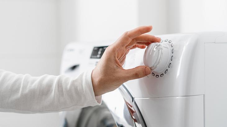 Kışlıkları yıkarken bu hatayı yapmayın! Doğru programla kazaklar hep yeni kalıyor