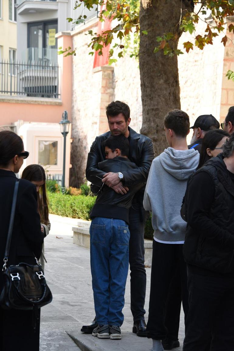 Kıvanç Kasabalı'nın zor günü... Babasını son yolculuğuna uğurladı 2 Kıvanç Kasabalı'nın zor günü... Babasını son yolculuğuna uğurladı