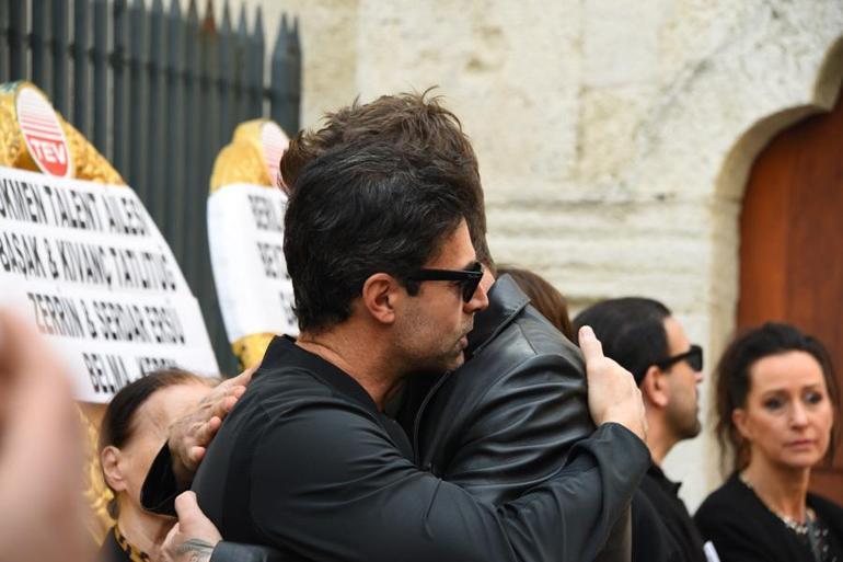 Kıvanç Kasabalı'nın zor günü... Babasını son yolculuğuna uğurladı 3 Kıvanç Kasabalı'nın zor günü... Babasını son yolculuğuna uğurladı