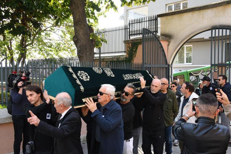 Kıvanç Kasabalı'nın zor günü... Babasını son yolculuğuna uğurladı 4 Kıvanç Kasabalı'nın zor günü... Babasını son yolculuğuna uğurladı