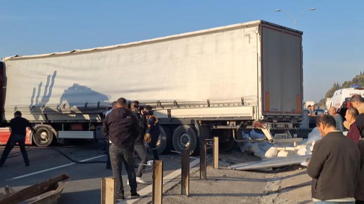 Kocaeli TEM’de TIR kazası! Ankara yönü trafiğe kapalı