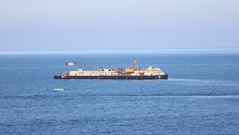 Kocaeli'de karaya oturan gemi kurtarıldı 1 Kocaeli'de karaya oturan gemi kurtarıldı