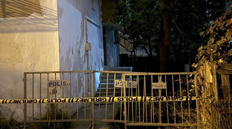 Kocaeli'de kolonlarında çatlak oluşan bir bina daha tahliye edildi 1 Kocaeli'de kolonlarında çatlak oluşan bir bina daha tahliye edildi