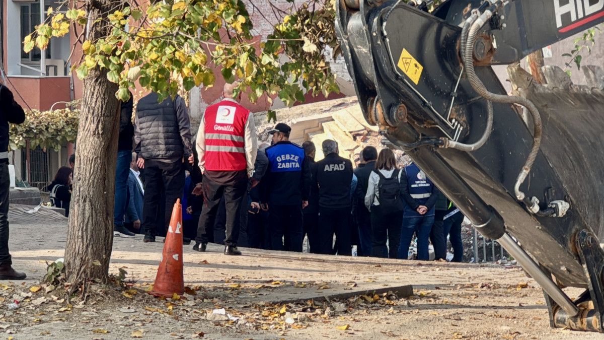 Kocaeli'de Yıkılan Binadan Kurtulan Dilaraya'nın Ailesinin Acı Kaybı! 3 Kocaeli'de Yıkılan Binadan Kurtulan Dilaraya'nın Ailesinin Acı Kaybı!