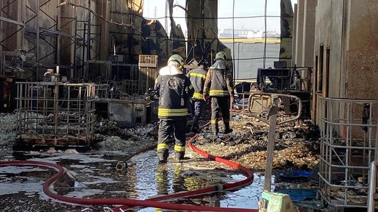 Kocaeli'deki yangın faciasının ilk anları! Görüntüler ortaya çıktı: İçeride insanlar bağırıyordu 5 Kocaeli'deki yangın faciasının ilk anları! Görüntüler ortaya çıktı: İçeride insanlar bağırıyordu