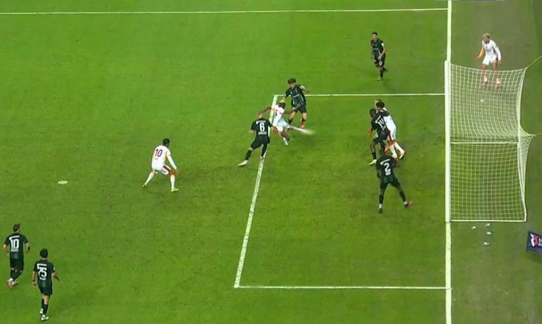 Kocaelispor-Galatasaray ve Fenerbahçe-Kayserispor maçının tartışmalı pozisyonları Trio'da değerlendirildi! 'Çok riskli bir müdahale' 3 Kocaelispor-Galatasaray ve Fenerbahçe-Kayserispor maçının tartışmalı pozisyonları Trio'da değerlendirildi! 'Çok riskli bir müdahale'