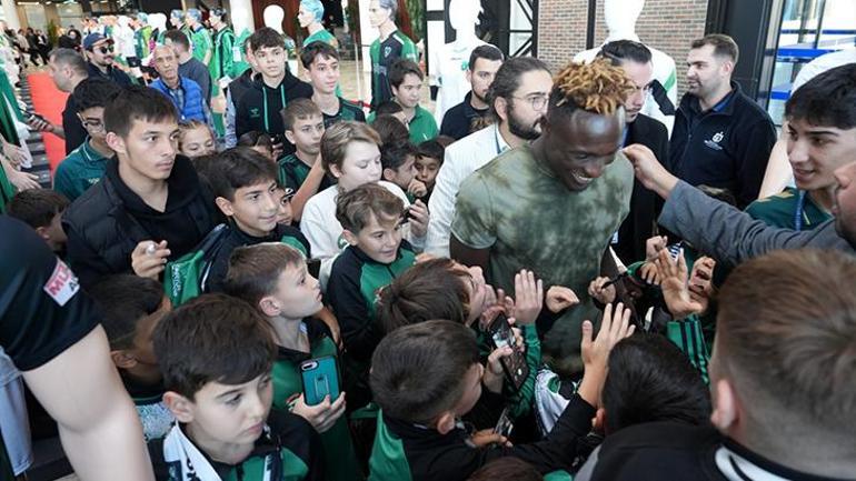 Kocaelispor'un yıldızı Dan Agyei'ye şehirde büyük ilgi 1 Kocaelispor'un yıldızı Dan Agyei'ye şehirde büyük ilgi